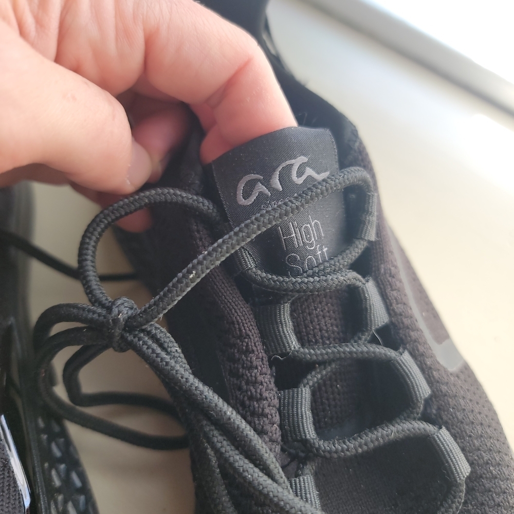 Women's Black Athletic Shoes - Picture 4 of 6